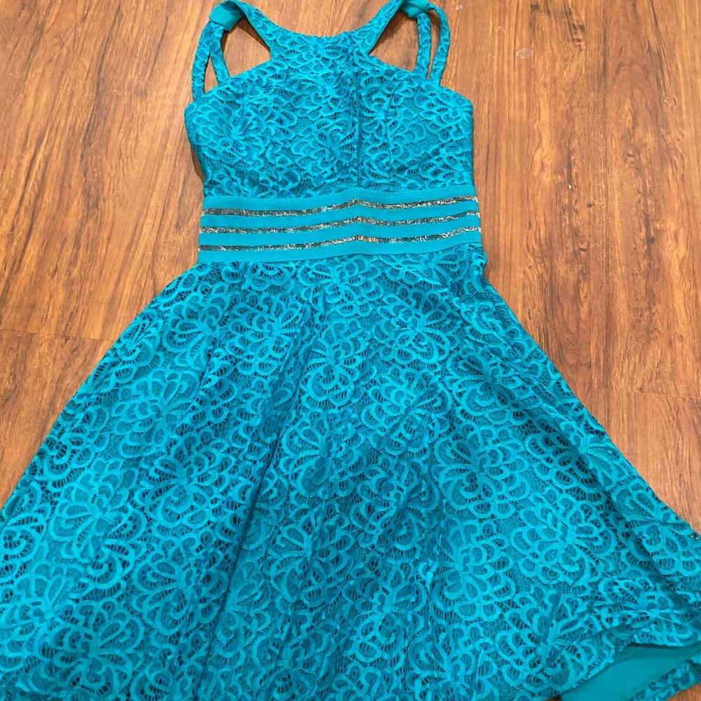 size 0 juniors blue dress in amazing condition! only worn once!